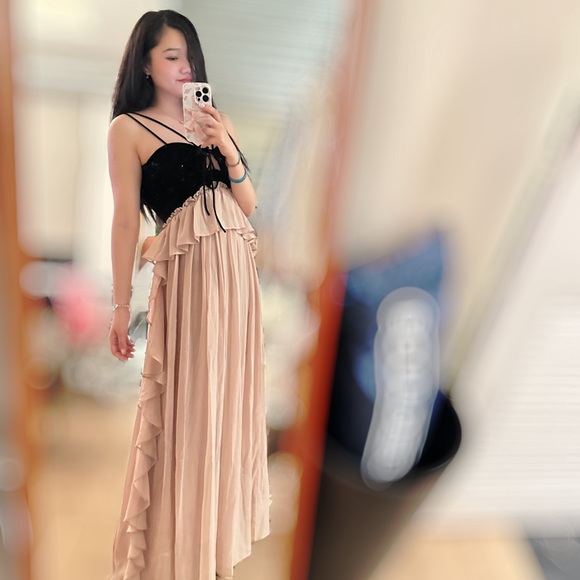 Spaghetti Strap Two Tone Cutout Maxi A-Line dress - Picture 3 of 10